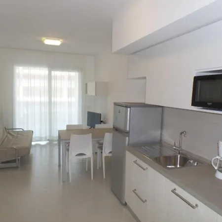 Modern Retreat With Private Pool Apartment