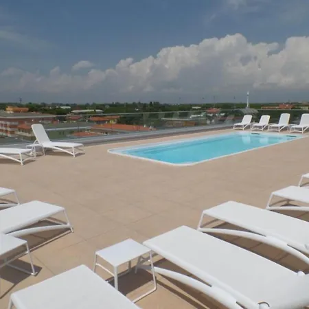Modern Retreat With Private Pool Apartment *