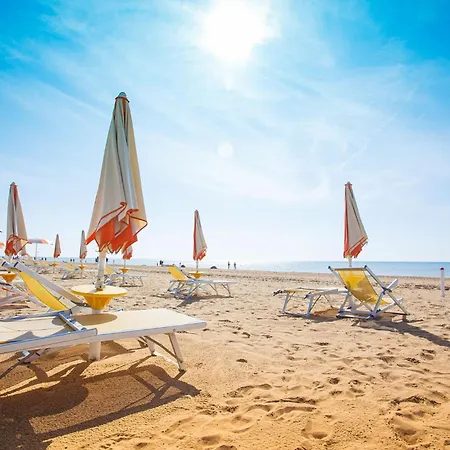 Apartment Modern Retreat With Private Pool Bibione